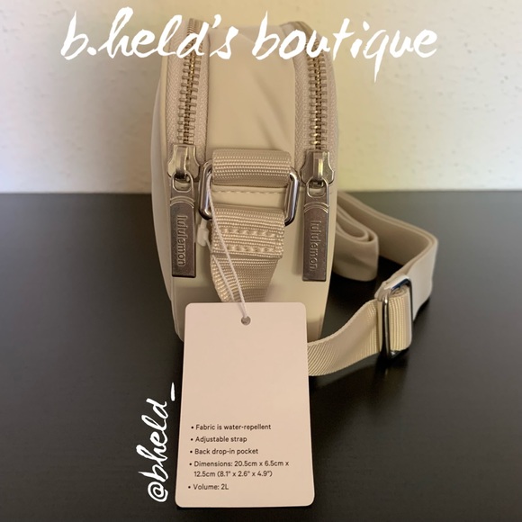 lululemon Crossbody Camera Bag 2L in White Opal with Silver Zipper Brand New NWT - Picture 6 of 15